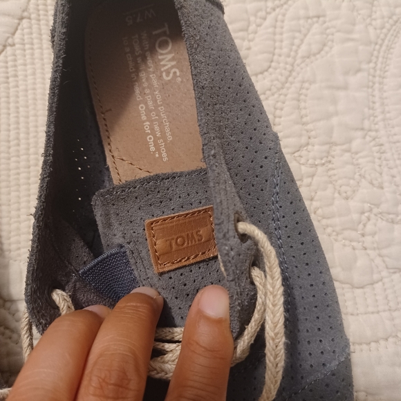 TOMS lace up DISCOUNTED SHIPPING - Picture 9 of 14